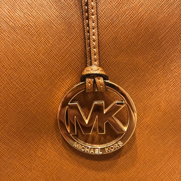 MICHAEL KORS Jet Set Vertical Saffiano Leather Tote || Brown - Picture 8 of 8